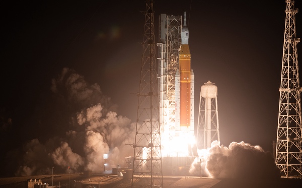 SLS on Artemis 1 launch