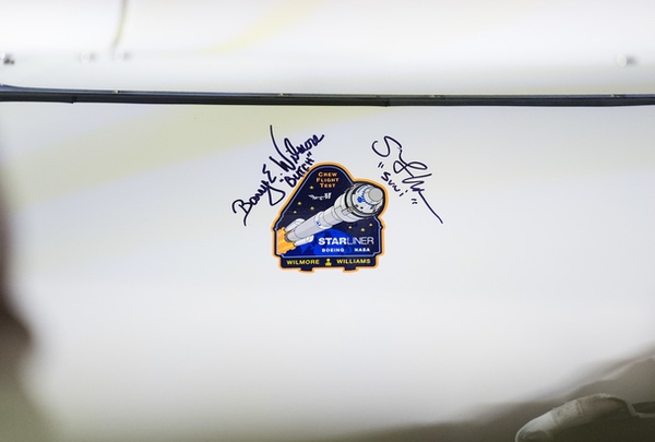 Starliner patch and signatures